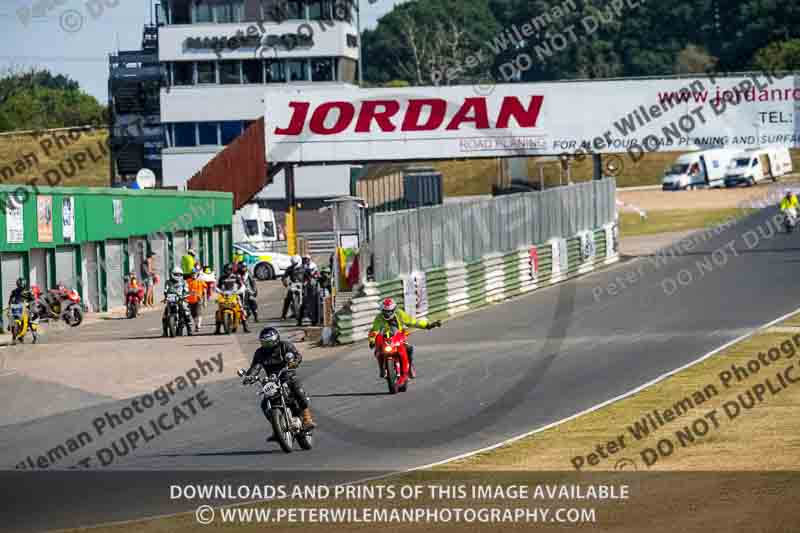 Vintage motorcycle club;eventdigitalimages;mallory park;mallory park trackday photographs;no limits trackdays;peter wileman photography;trackday digital images;trackday photos;vmcc festival 1000 bikes photographs